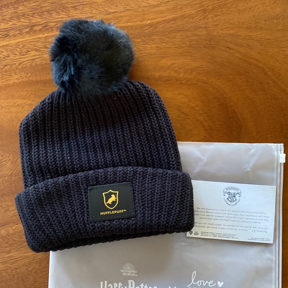 Love Your Melon Harry Potter Hufflepuff Black Pom Beanie - Picture 2 of 4